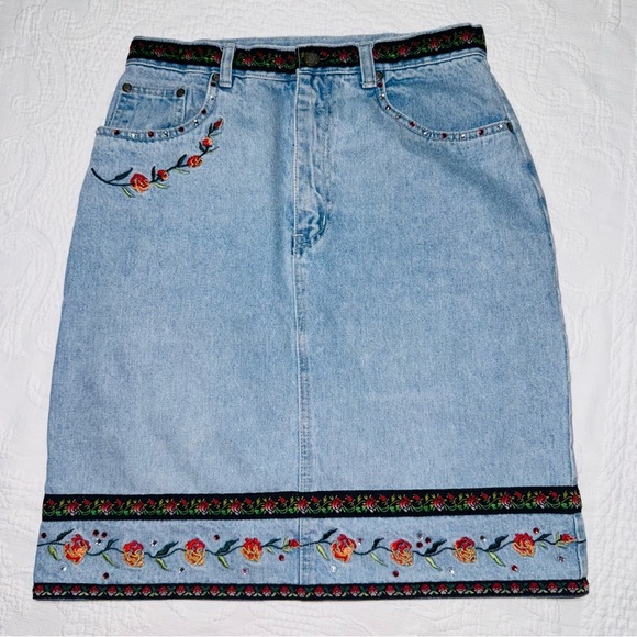 Vintage Denim Skirt Embroidered Rose Detailing 100% Cotton Size 8 Bill Blass - Picture 2 of 12